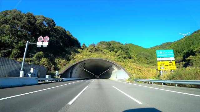 トンネルの入口